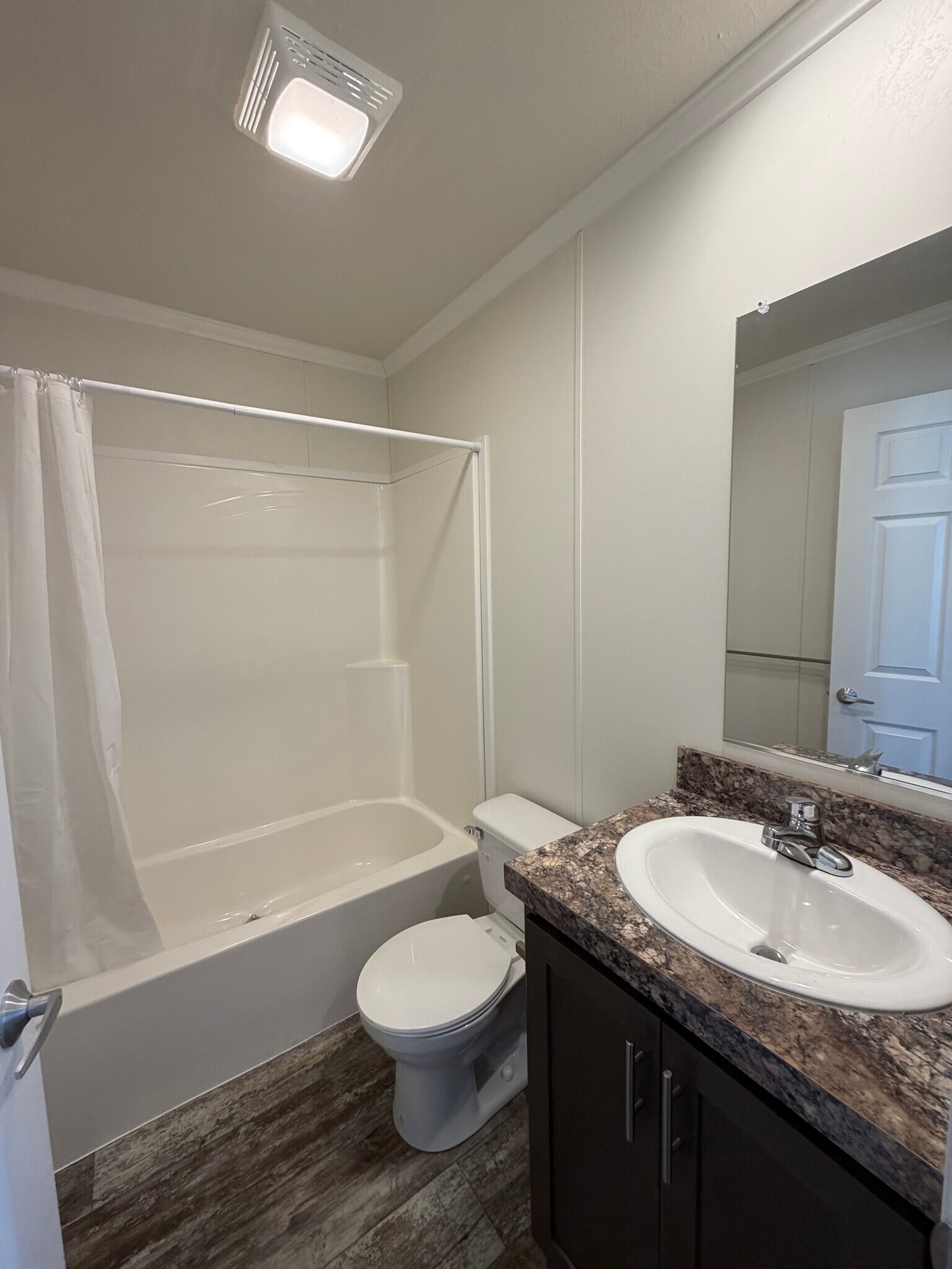 Bathroom - 5425 Valley Dr