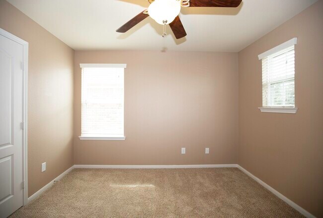 Building Photo - 7010 Stevenson Dr