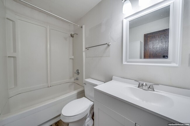 Building Photo - 322 Amsterdam Ct