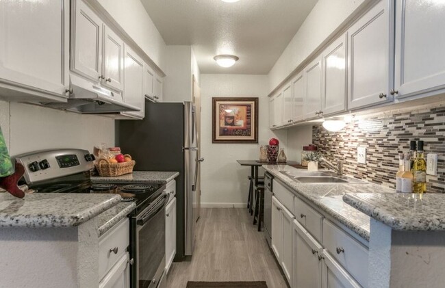 Building Photo - Diamond Hill at Westheimer