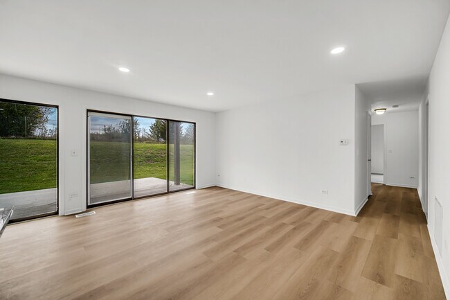 Building Photo - 1395 Alpine Ct