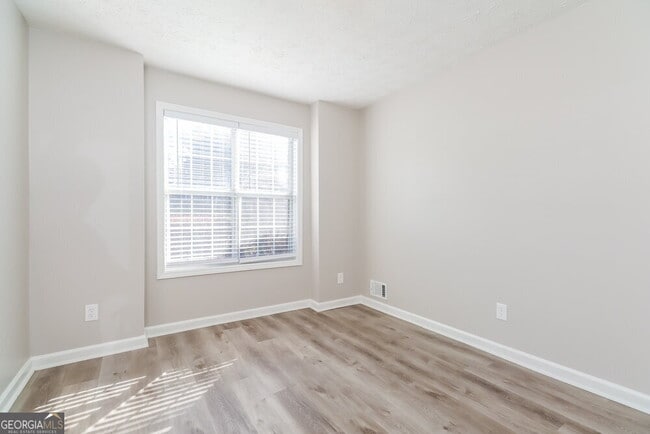 Building Photo - 250 Ashley Oaks Dr