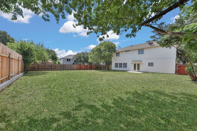 Building Photo - Beautiful updated two-story home w/4 Bedrooms