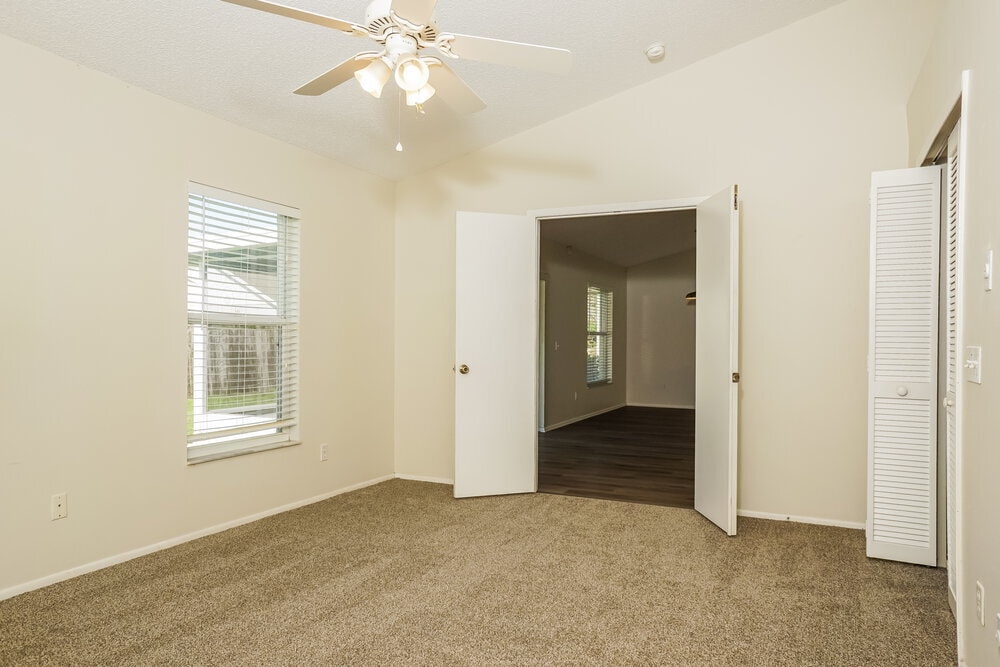 Building Photo - 4814 11th Ave Cir E