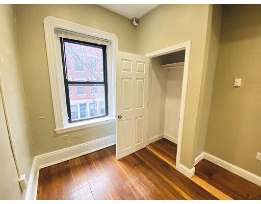 Building Photo - 69 Phillips St