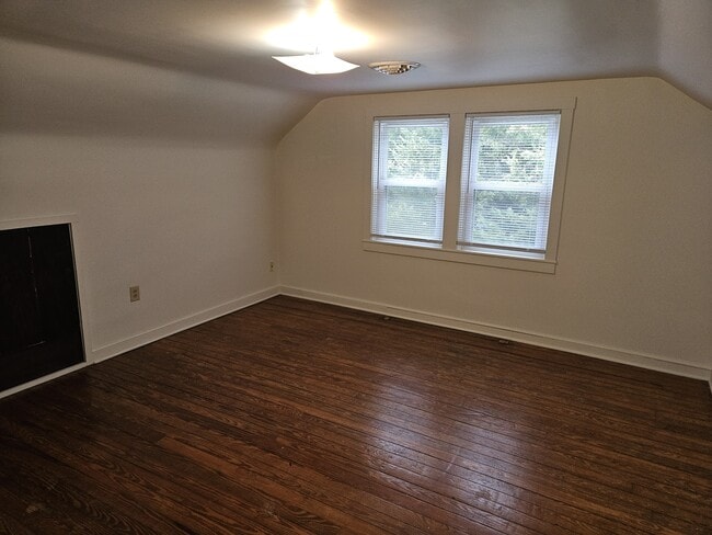 Building Photo - 513 E Baltimore St