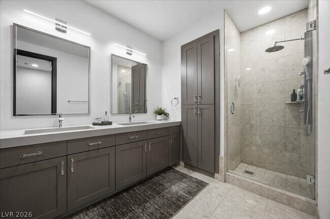 Building Photo - 4575 Dean Martin Dr