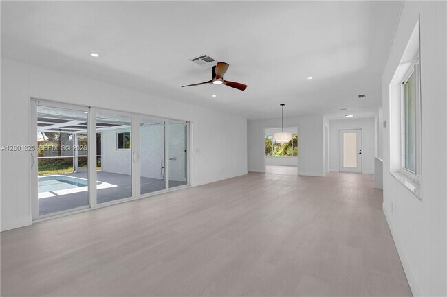 Building Photo - 9125 SE Karin St