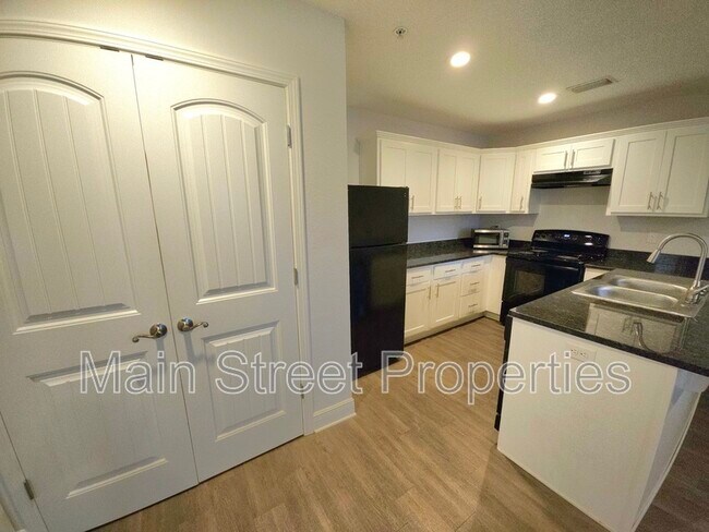 Building Photo - 313 N Navy Blvd