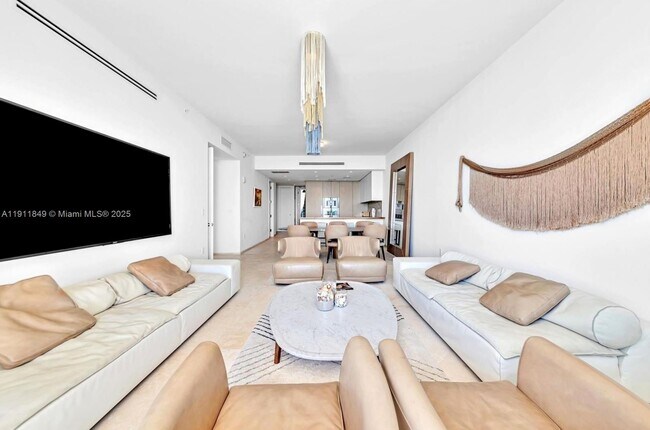 Building Photo - 15701 Collins Ave