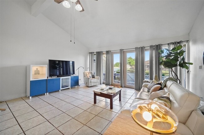 Building Photo - 3 April Point Dr S