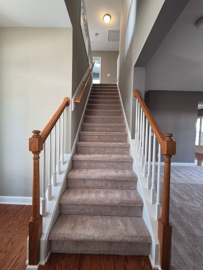 Building Photo - NEW LISTING!!!!!