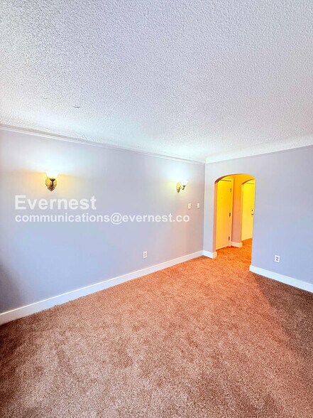 Building Photo - 8000 Pilgrim St