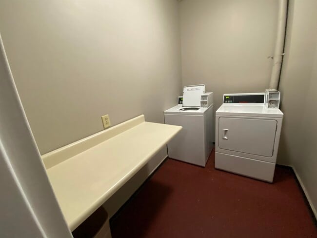 Building Photo - 521 Pine St