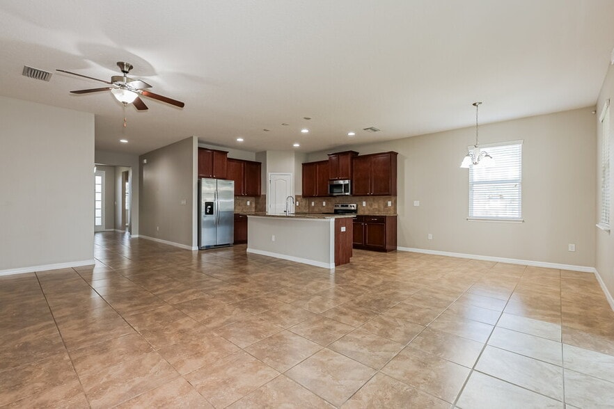 Building Photo - 402 Blakely Ct