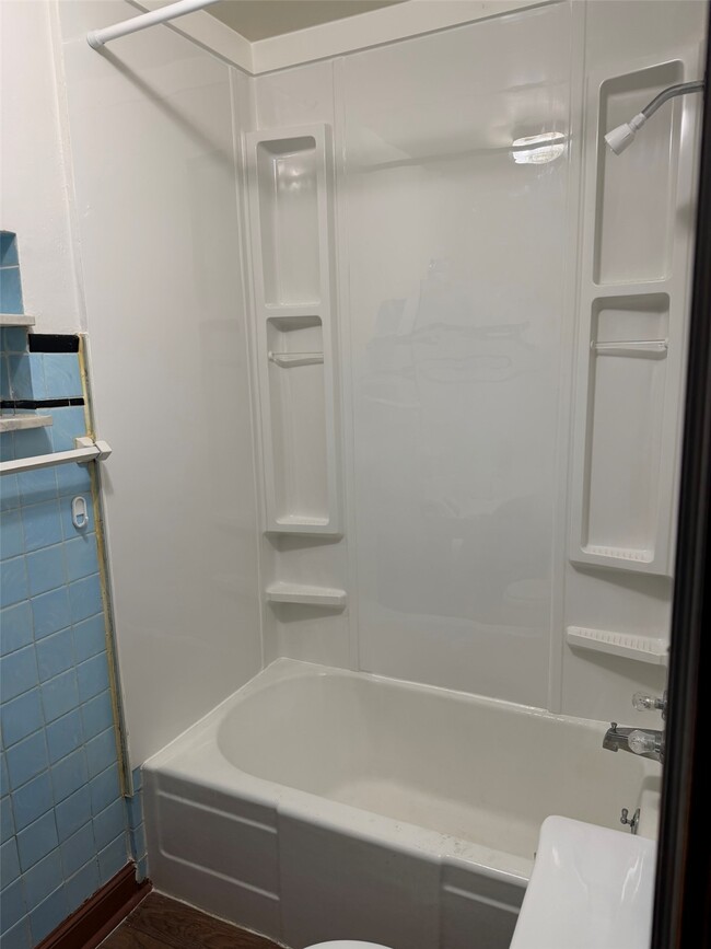 Building Photo - 807 Maupin Ave