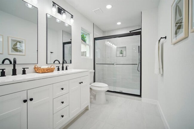 Building Photo - 10219 Rutland Village W