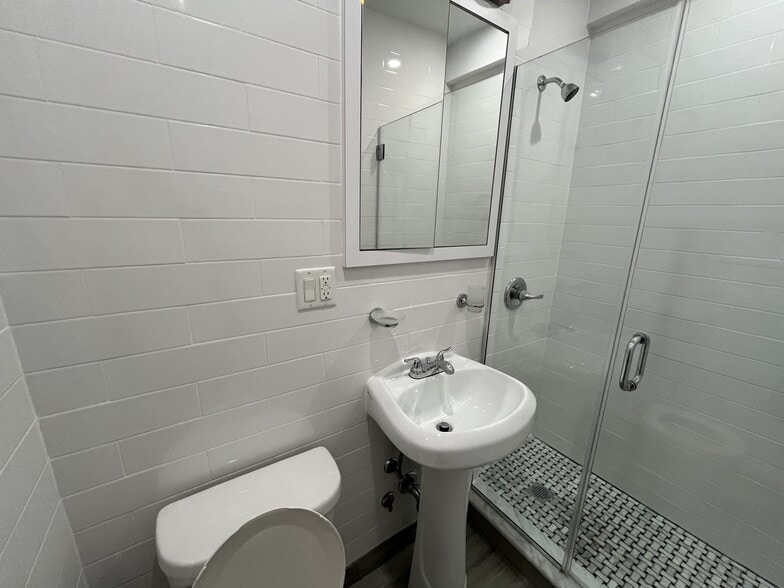 Building Photo - 20 Beekman Pl