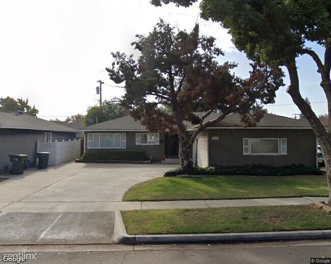 Primary Photo - 4 br, 2.5 bath House - 3204 E Holland Ave