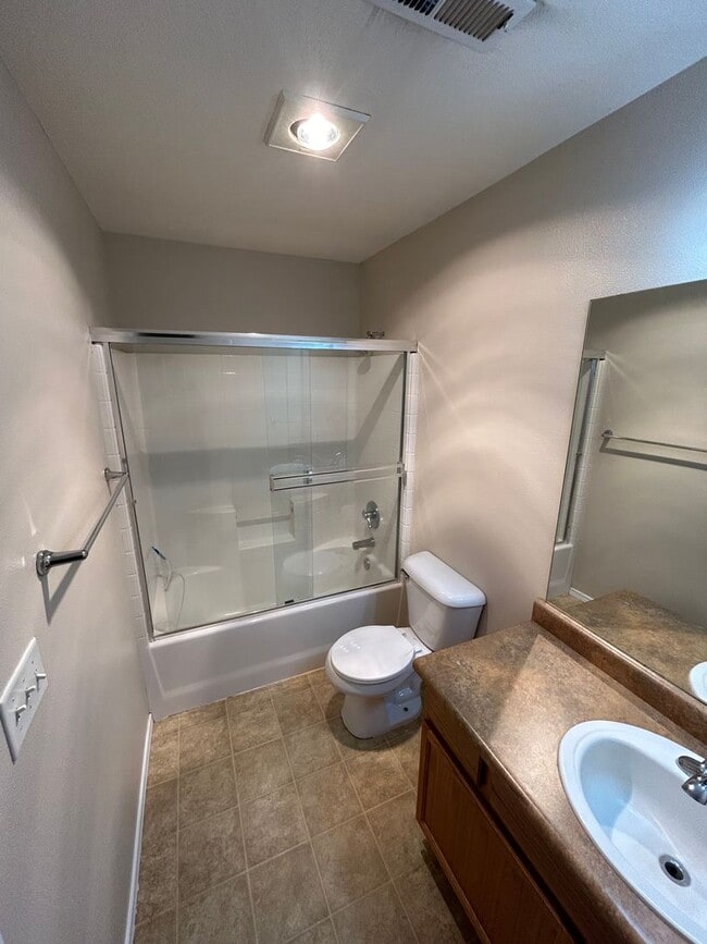 Building Photo - Coming Soon!!Three Bedroom for lease in Me...