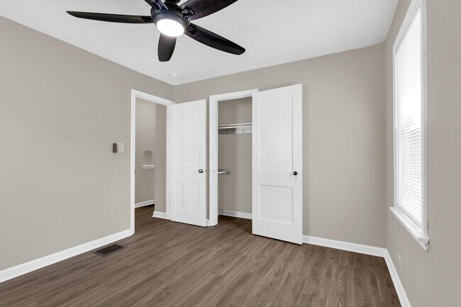 Building Photo - 1059 Lawrence Dr