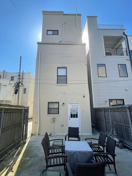 Building Photo - 873 Perkiomen St