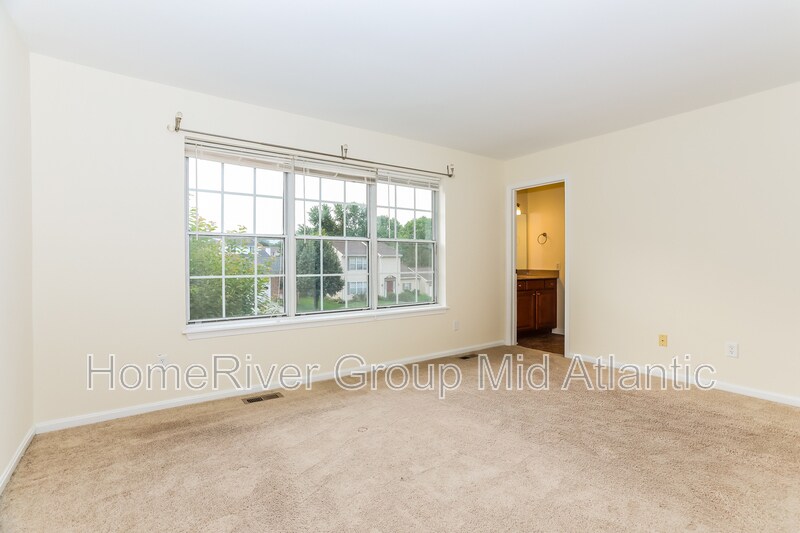 Building Photo - 475 Crisfield Dr