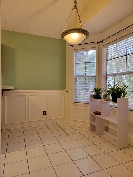 Breakfast nook - 137 Marsh Edge Ln