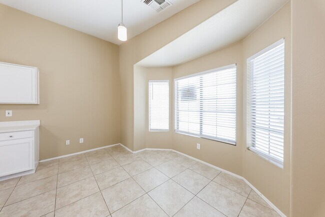 Building Photo - 15538 W Lisbon Ln