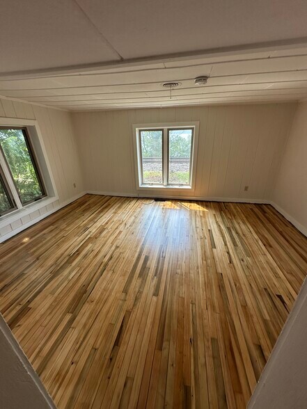 Building Photo - 1138 E Shore Dr