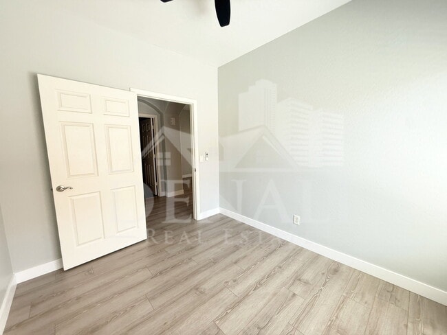 Building Photo - 3998 W Roundabout Cir