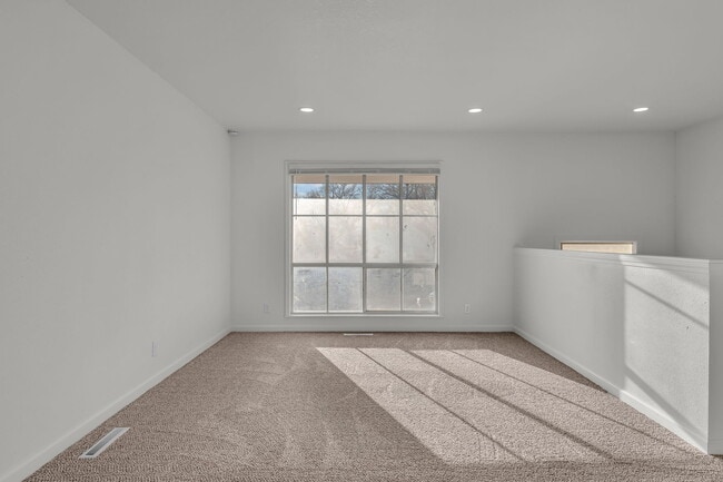 Building Photo - 3112 SW Grand Ct