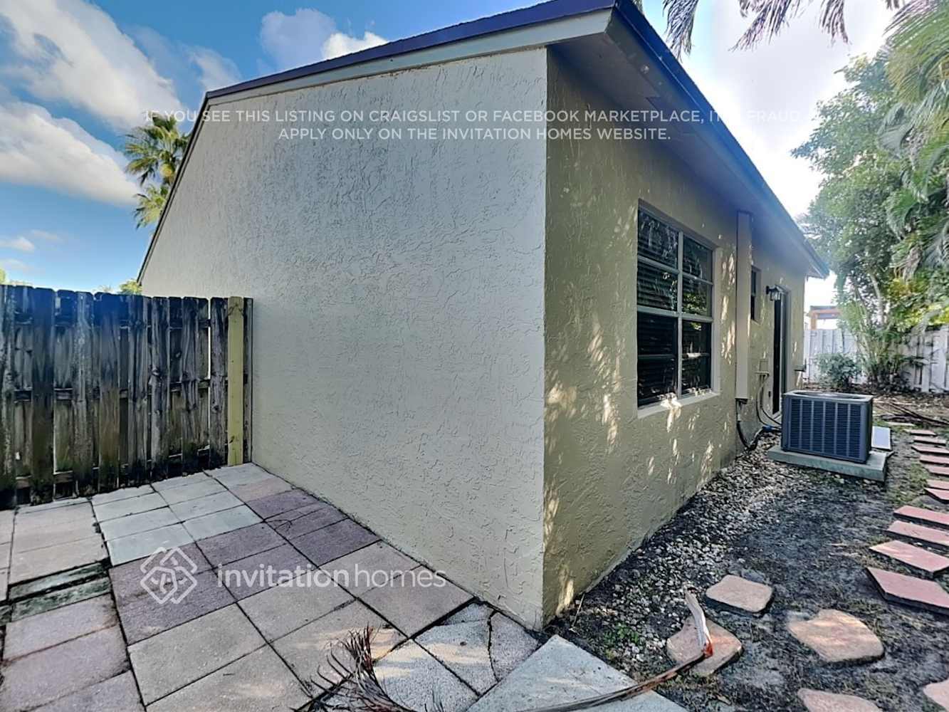 Building Photo - 14056 Langley Pl