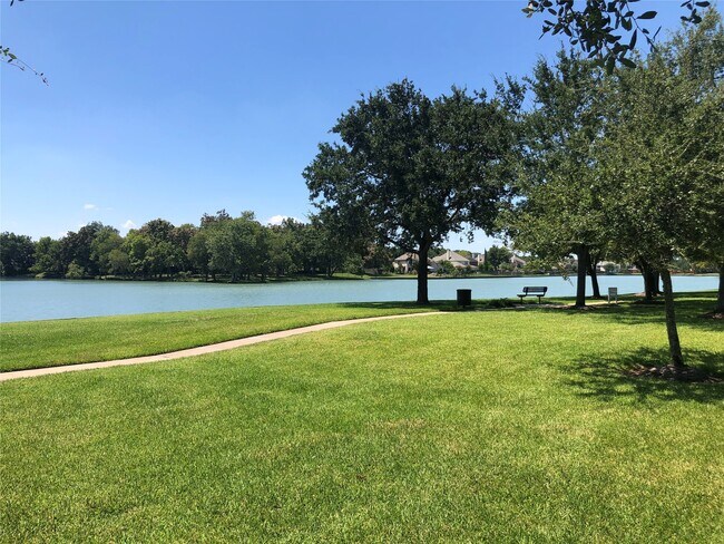 Building Photo - 1739 Lakewinds Dr