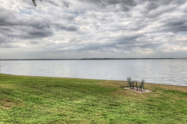 Building Photo - 10725 Joann St