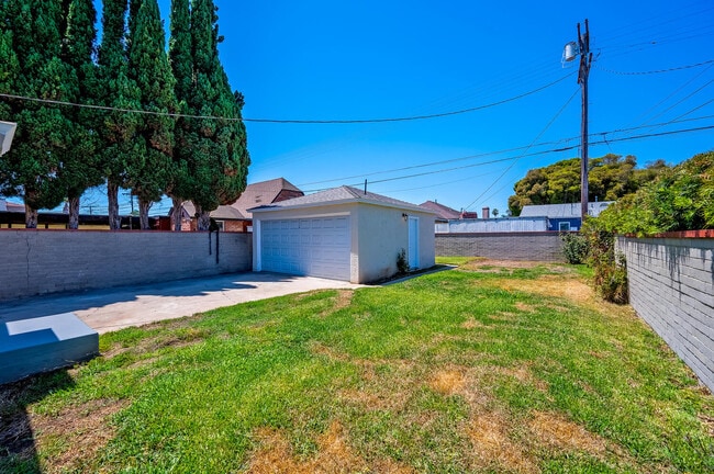 Building Photo - 8807 Cimarron St