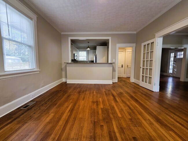 Building Photo - Renovated stately brick home in Forest Hil...