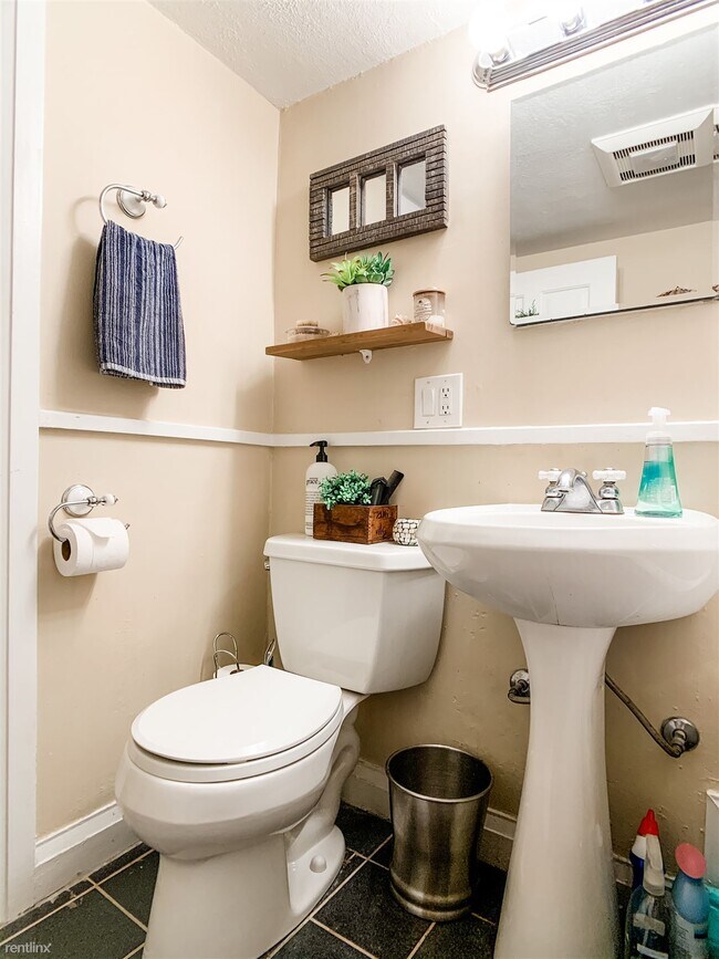 Building Photo - 306 Riverside Ave