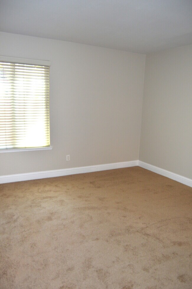 Building Photo - MOVE IN READY!! 1 Bedroom 1 Bath in Villa Borgata