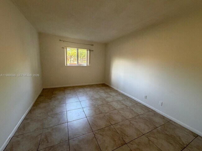 Building Photo - 253 S Cypress Rd