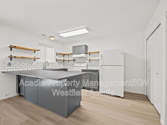 Building Photo - 945 S Freedom Blvd