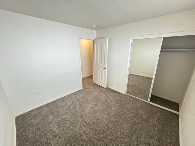 Building Photo - Cozy 3Bed/2Bath/2Car Residence located in beautiful Summerlin!
