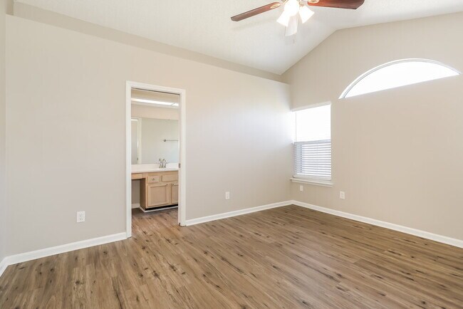 Building Photo - 12271 Cobblefield Cir N
