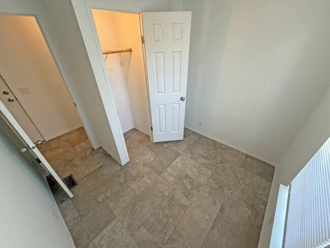 Building Photo - 2501 N Apperson Way