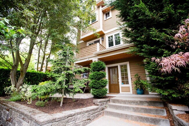 Building Photo - Gorgeous 3-Bed Capitol Hill Townhome with A/C, Garage & Partial Furnishings!- Available NOW FOR RENT
