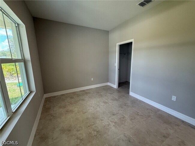 Building Photo - 4626 Ida Ave N