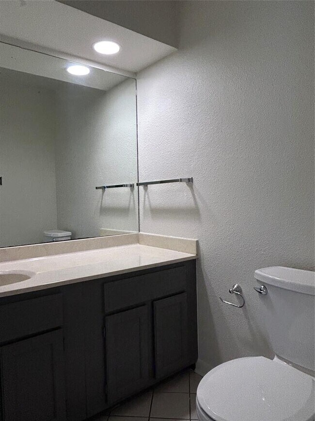 Building Photo - 6604 Hart Ln