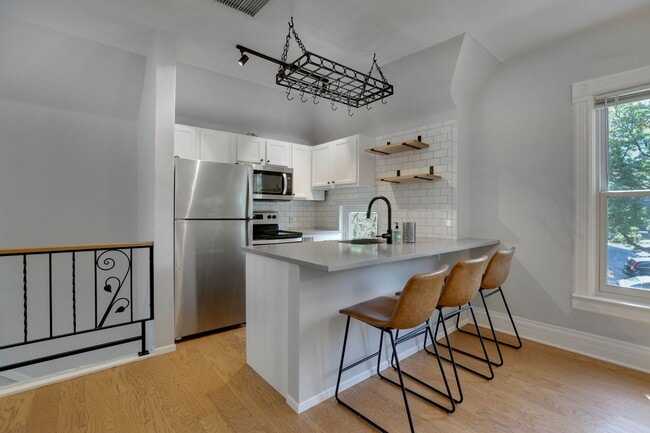 Building Photo - 1136 N Washington St