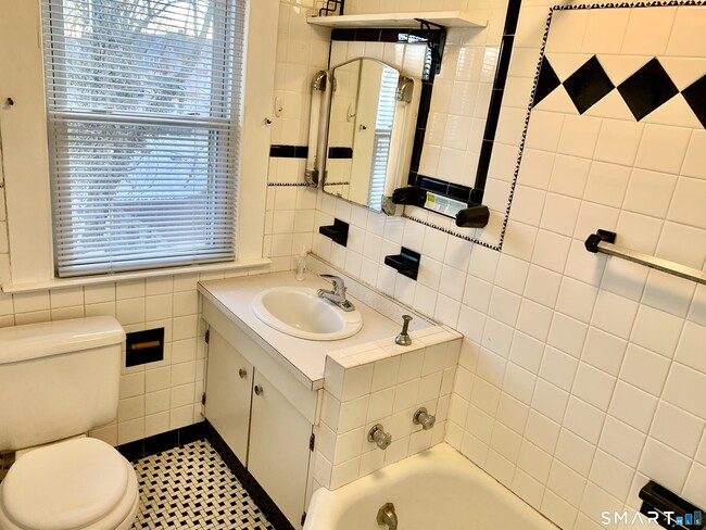 Building Photo - 52 Goffe Terrace