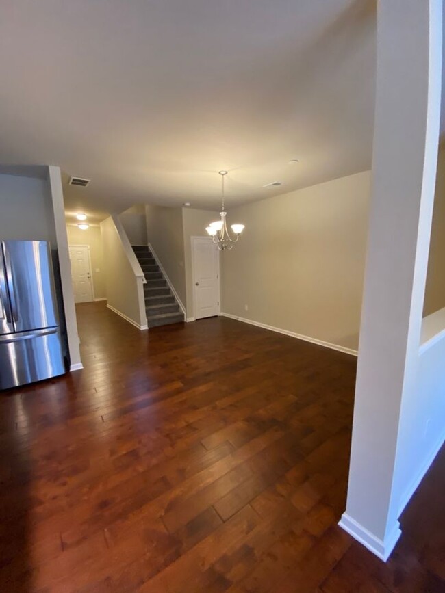 Building Photo - NEW LISTING - Beautiful Kennesaw Townhouse...